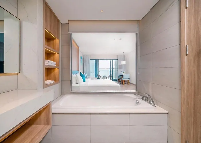 Khách sạn Oceanview Alacarte 5*